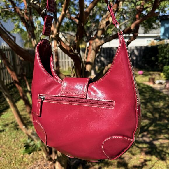 Vintage Red Guess Hobo Bag Chunky Hardware Patent Leather Rare Design - Picture 6 of 16